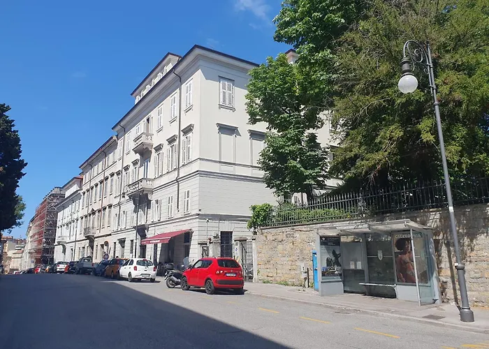 L'arco Living 5 Apartment